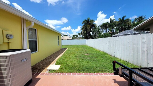 Foto del edificio - 1283 Larch Way
