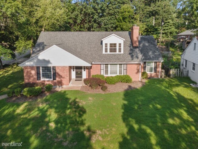 Foto del edificio - 5 br, 3 bath House - 701 Oakbrook Ln