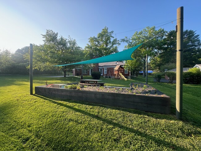 patio w/ raised bed garden - 14060 Agusta Dr