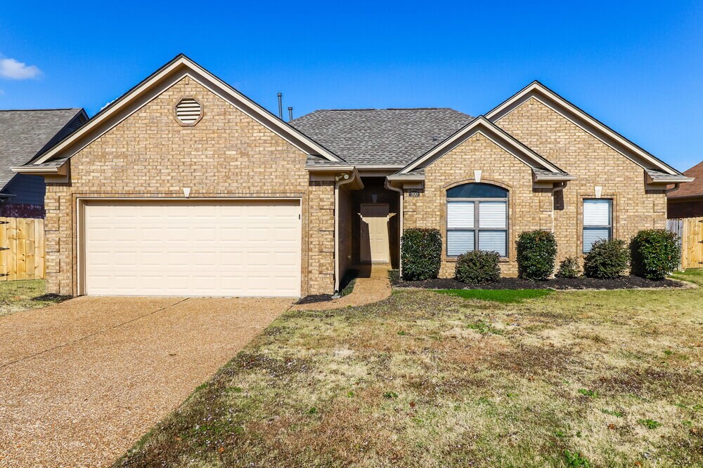 Foto principal - 300 Mossy Springs Dr