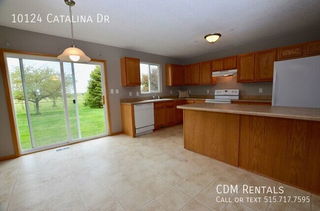 Foto del edificio - Like-new Johnston home!