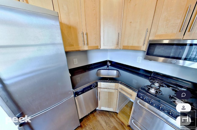 Building Photo - AMAZING ONE BEDROOM APARTMENT!! AMAZING DE...