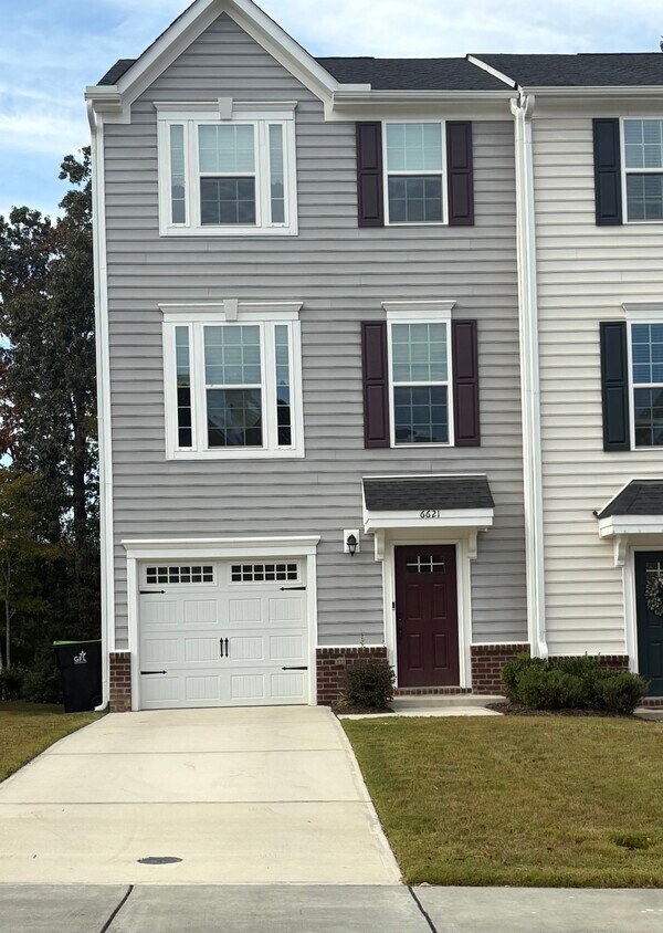 Foto principal - 6621 Pathfinder Way