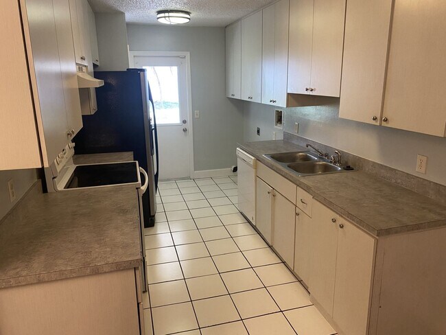 Building Photo - 3 Bedroom 2 Bathroom in Tavares