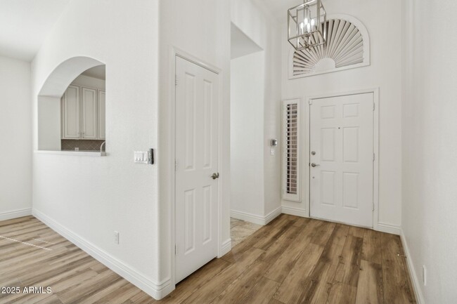 Foto del edificio - 3027 N 83rd Pl