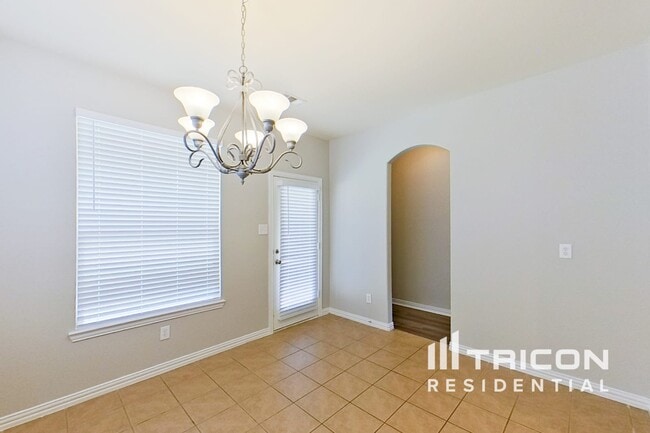 Building Photo - 15904 Alvarado Dr