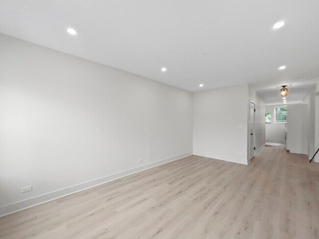 Building Photo - 6254 N Whipple St