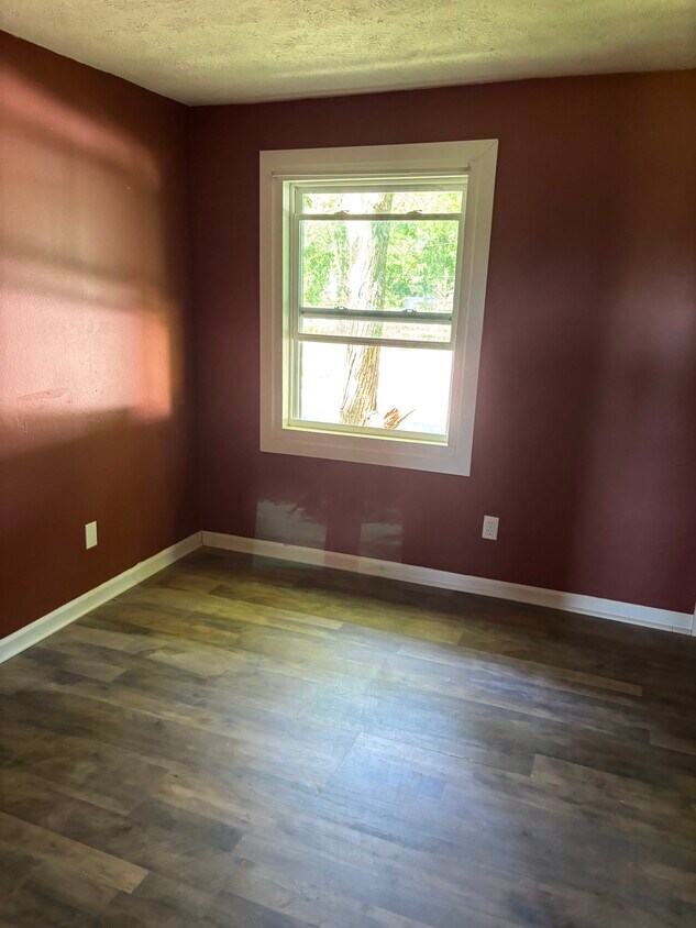 Building Photo - 9000 Oak Ct