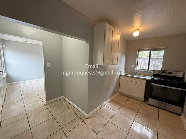 Foto del edificio - 3550 Dwight Ave
