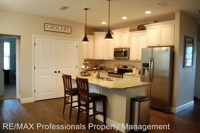 Foto del edificio - 3 br, 2 bath House - 180 SW Ivy Glen