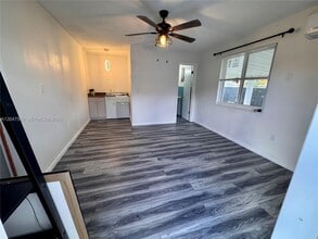 Building Photo - 1158 NW 34th Ave