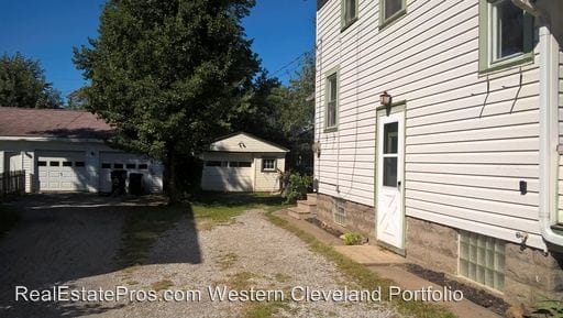 Building Photo - 167 Fairlawn Ave