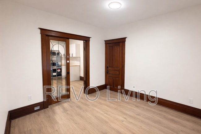 Building Photo - 7 Centre St