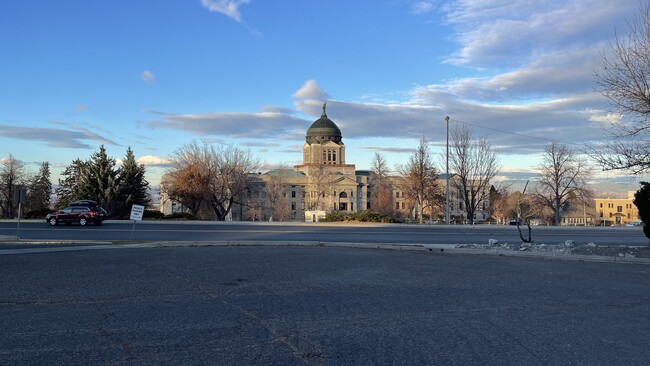 Capitol Bldg. across street. - 1205 Broadway Ct