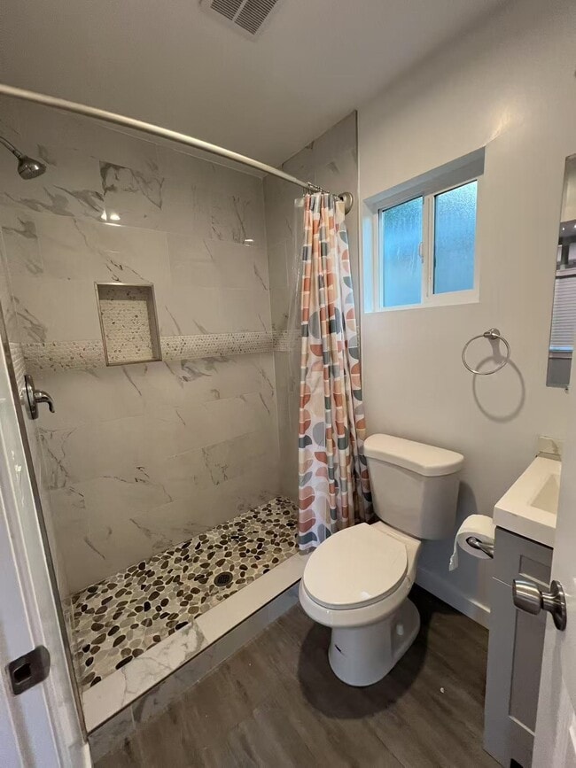 Bath - 5524 Spokane St