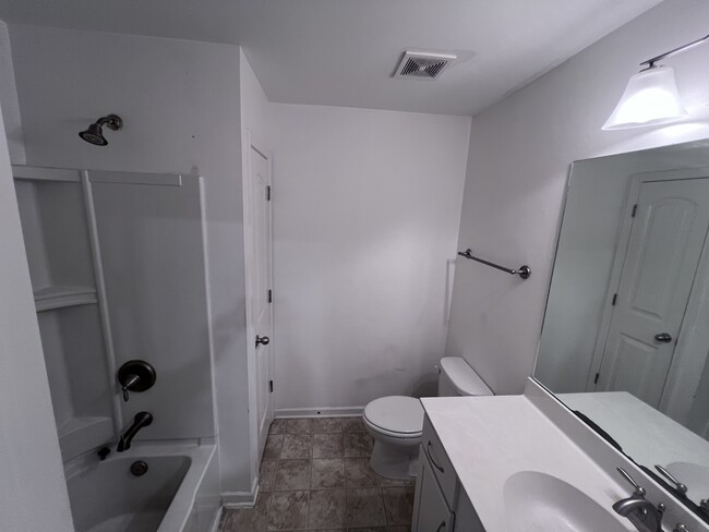Building Photo - 5518 Hamilton Cir