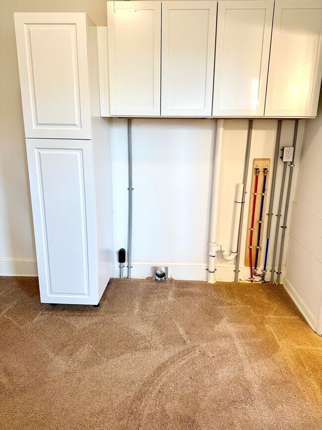 Foto del edificio - Available Now! 2 Bedroom 1st Floor, Parkin...