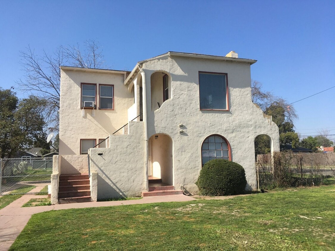 Primary Photo - 373-375 N Roosevelt Ave
