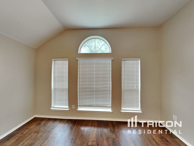Building Photo - 102 Chesterfield Cir