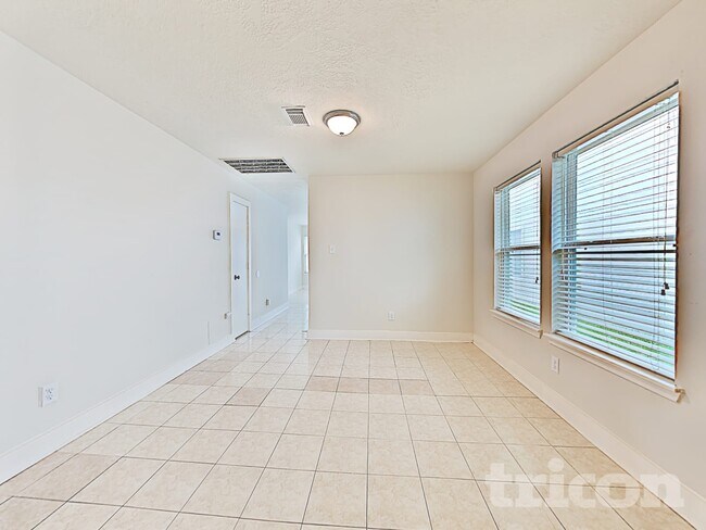 Foto del edificio - 15810 W Park Ct