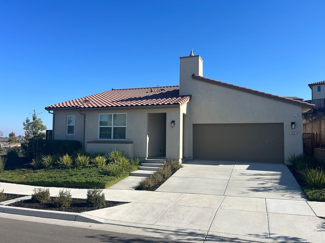 Primary Photo - Spacious Single Story 4 Bed 3.5 Bath Home ...