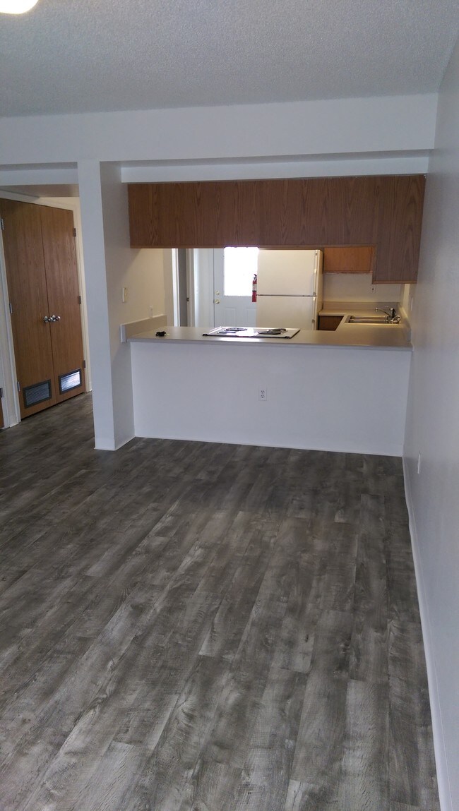 2758 W Jackson St Unit 2, Laramie, WY 82070 Apartment