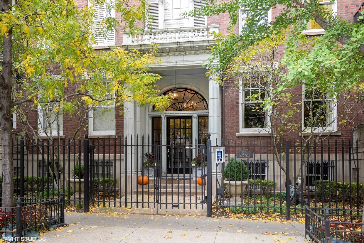 Primary Photo - 1201 N Astor St