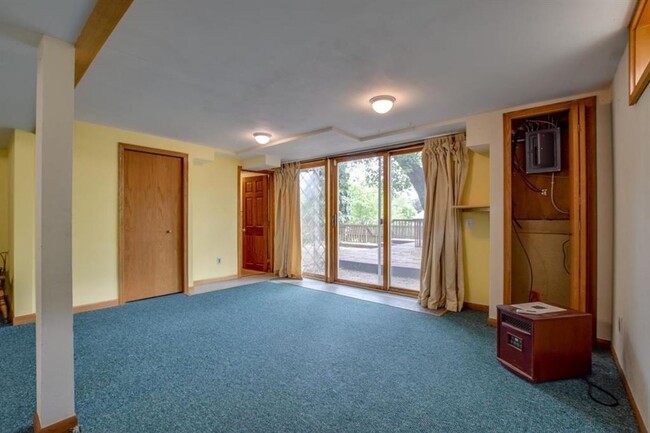 Building Photo - 6409-6411 Hammersley Rd Duplex