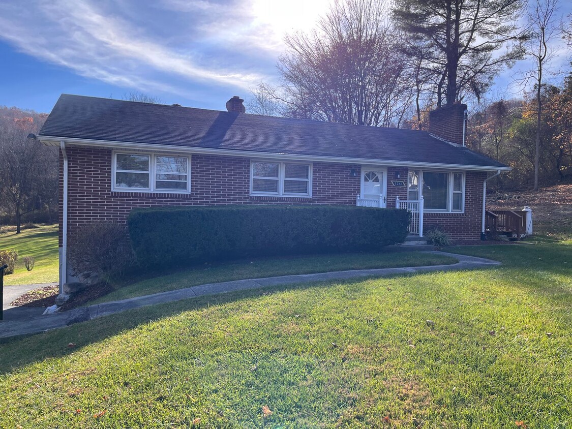 1341 Jennelle Rd, Blacksburg, Va 24060 - House Rental In Blacksburg, Va 