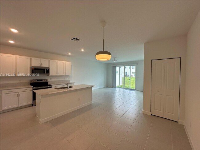 Foto del edificio - 402 SE Crossoak Ln