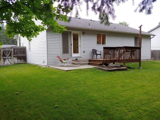 Building Photo - "Fully Furnished Single-level Home!"
