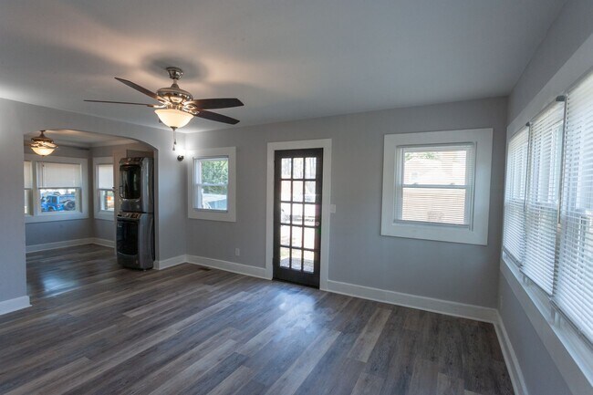 Foto del edificio - You’re here. You’re home. You’re happy.- Short-Term Leasing Available at a premium rate!