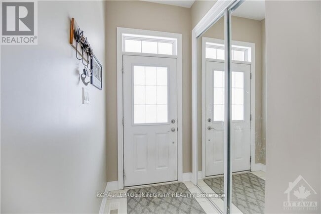 Building Photo - 307 Meadowbreeze Dr