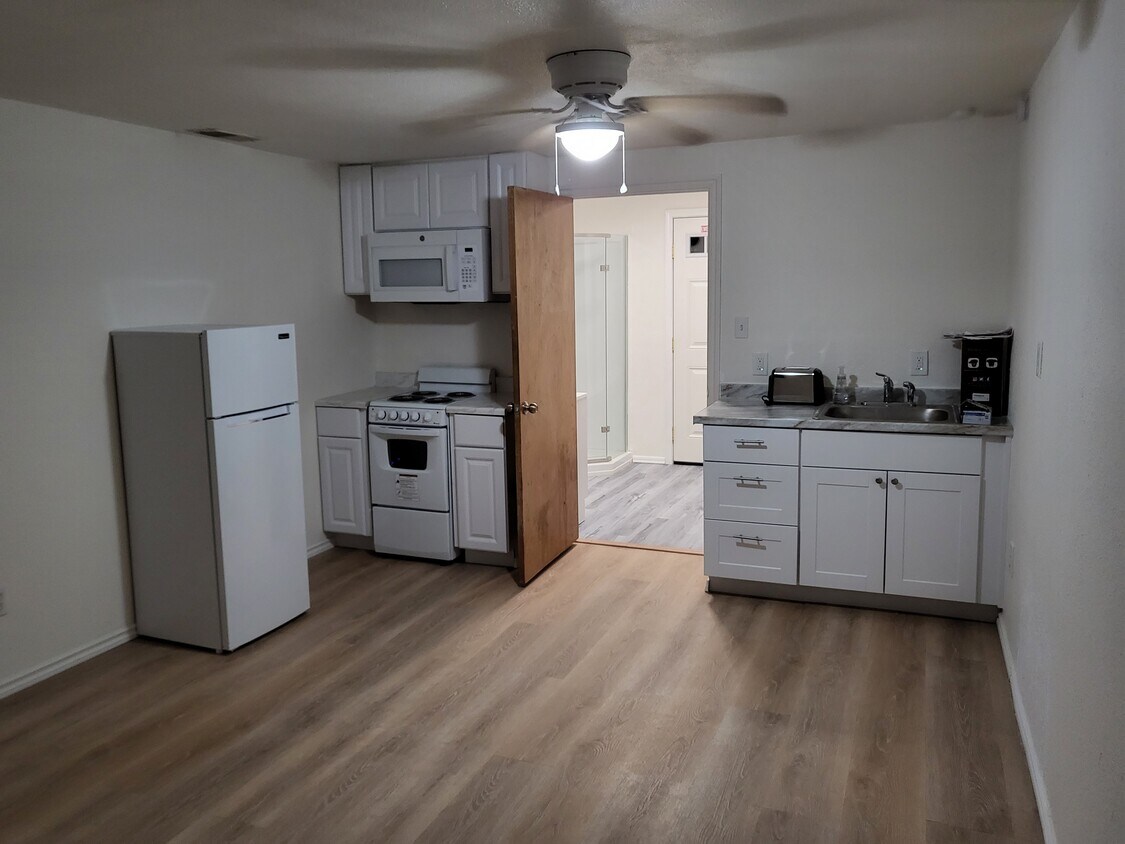 3903 Broadview Dr Unit Studio, Anacortes, WA 98221 Apartments in