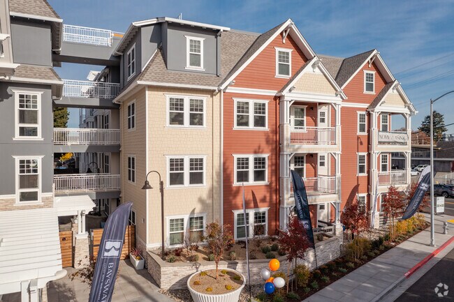 Foto del edificio - 904 Bayswater Ave