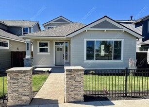Building Photo - 20863 SE Caldera Dr