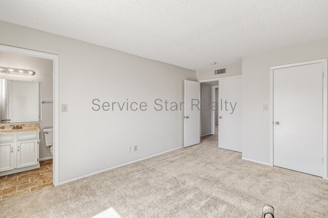 Building Photo - 2115 W Western Dr