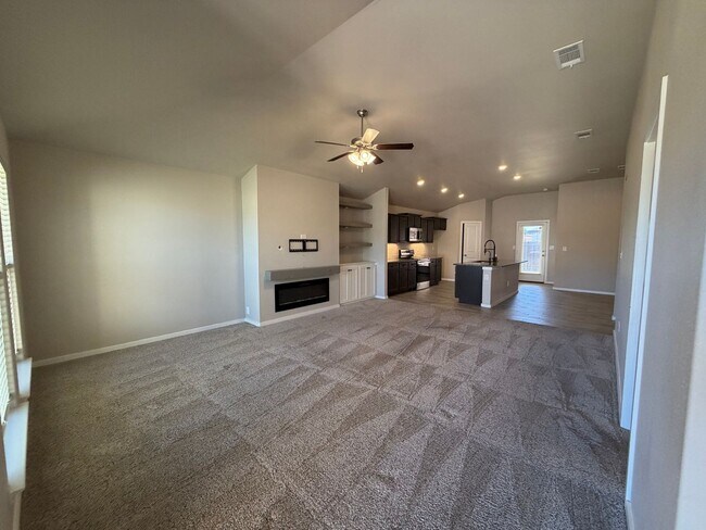 Foto del edificio - HALF OFF the first full month's rent with a move-in before March 1st! 3/2 in Upland Crossing Avai...