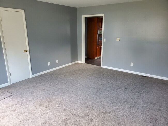 Foto del edificio - 110 W Summitville St