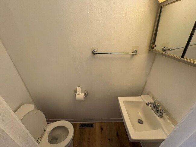 Foto del edificio - $1,700 | 4 Bedroom, 2.5 Bathroom House | Pet Friendly | Available for IMMEDIATE Move In!
