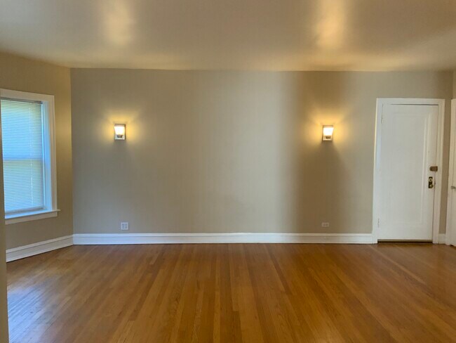Building Photo - 4304 N Ashland Ave