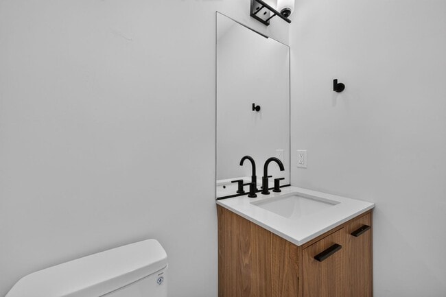 Building Photo - Beautiful 2BR/2BA Townhome with Valley Views, Covered Parking & In-Unit Laundry