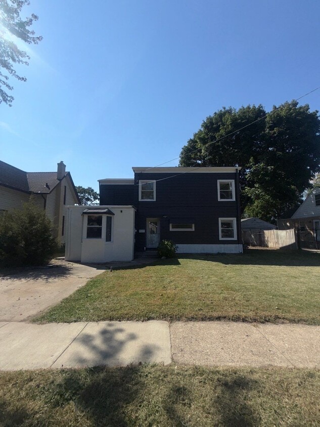 Primary Photo - 2012 Price St