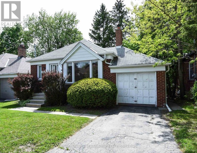 Building Photo - 560 Prince Edward Dr N