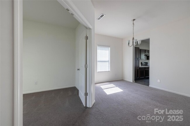 Building Photo - 710 Yorkshire Dr