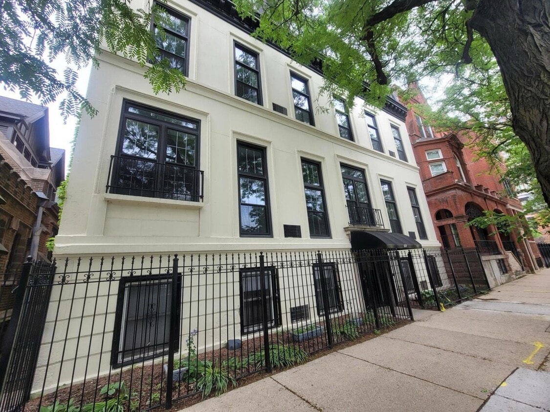 Foto principal - 921 N La Salle Dr