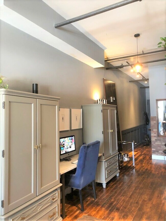Foto del edificio - 385 Troutman St