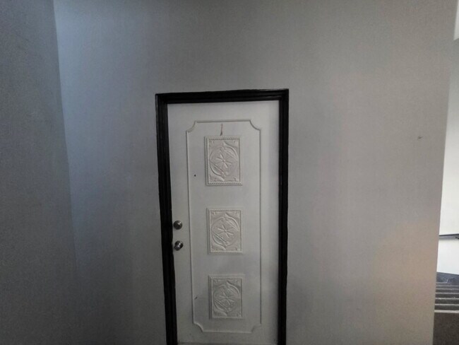 Building Photo - 107 S Church St