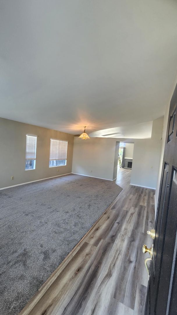 Foto del edificio - 24349 Heron Rd