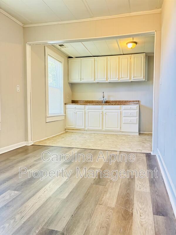 Foto del edificio - 2710 Birchfield Ln